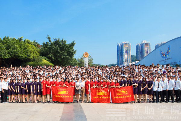首腦學院攜手深圳時裝周，讓時尚永不止步！