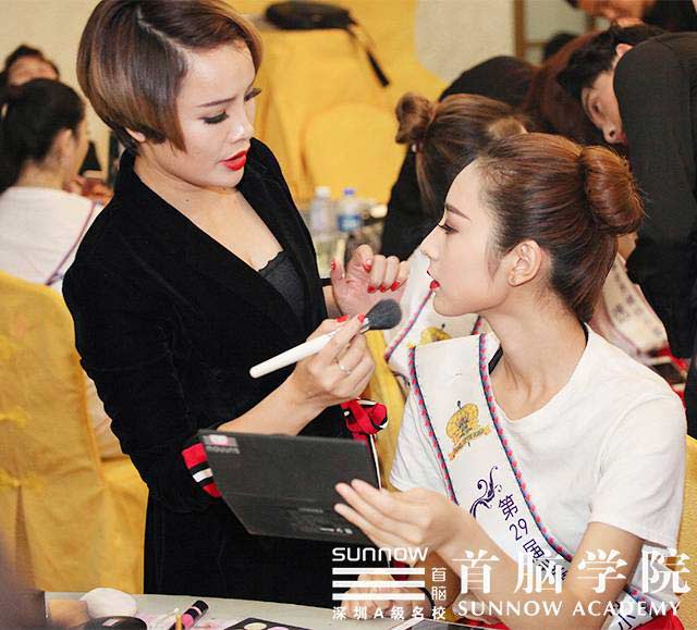 首腦學院攜千姿百媚向世界展華夏之美