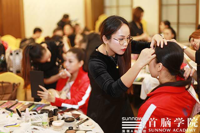 首腦學院攜千姿百媚向世界展華夏之美