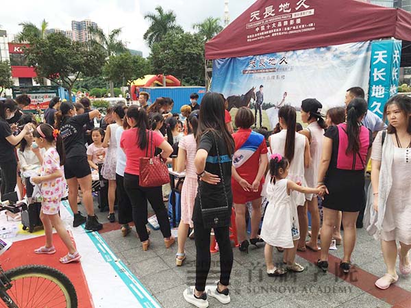 綻放母親節，首腦學院龍崗校區為愛添色加彩