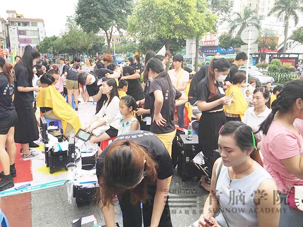 綻放母親節，首腦學院龍崗校區為愛添色加彩