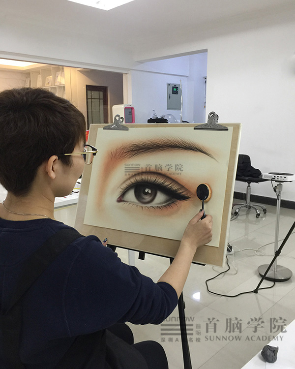 首腦學院南山校區美妝素描作品
