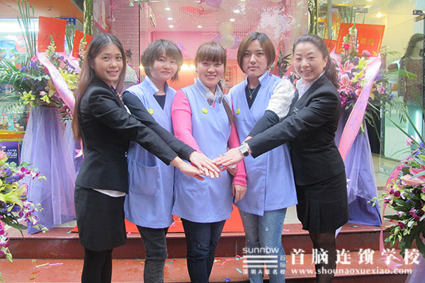 首腦老師為三位學員鼓勵加油