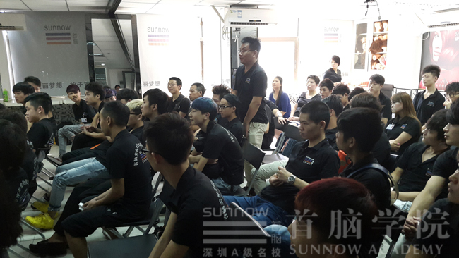 同學們積極提問發言