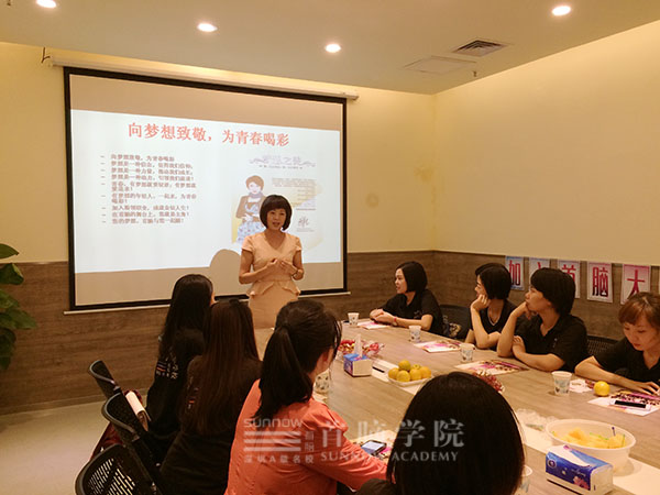首腦學院寶安校區再次助推美容學子就業