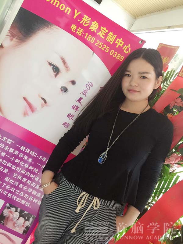 龍華校區(qū)形象設(shè)計學(xué)員楊春霞成功創(chuàng)業(yè)