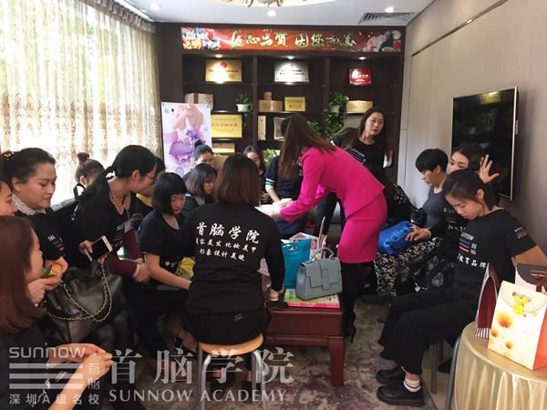 走出去開(kāi)闊美容眼界 交流中提升美容技能
