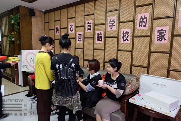在美容觀摩中成長自我，讓技術走在最前沿