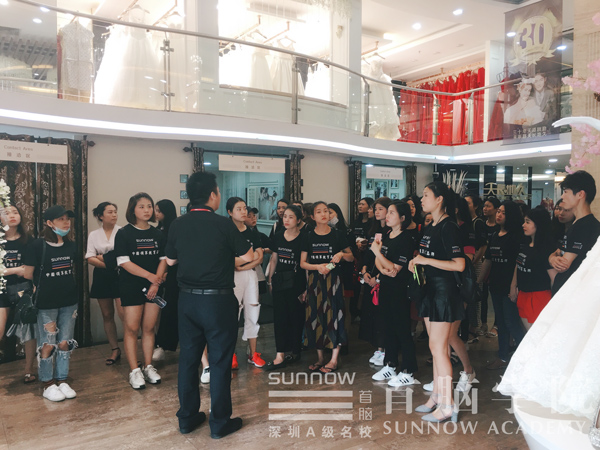 首腦學院形象設計學員至天長地久婚紗攝影交流學習