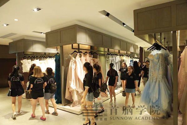 龍崗校區(qū)化妝中高級(jí)師生觀摩鉑爵基地
