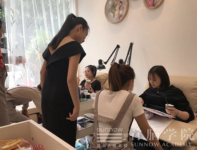 美甲培訓
