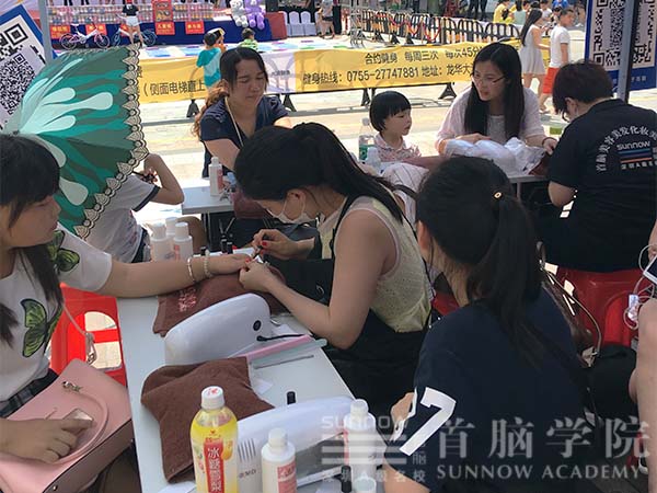 首腦學院龍華校區義工隊