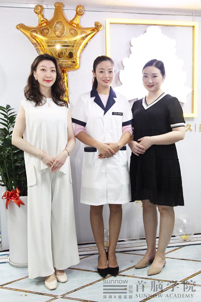 首腦學校教師