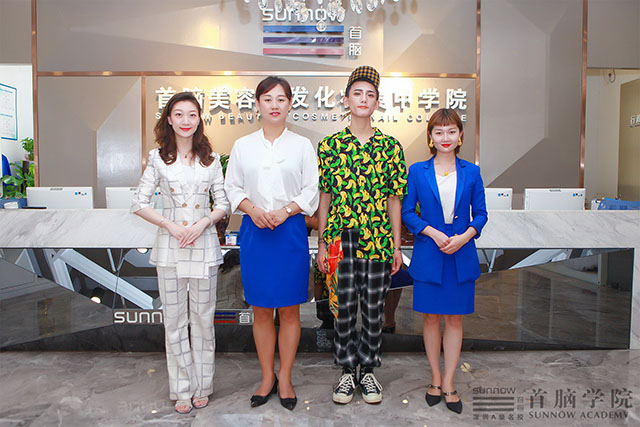 化妝學校首腦畢業學員