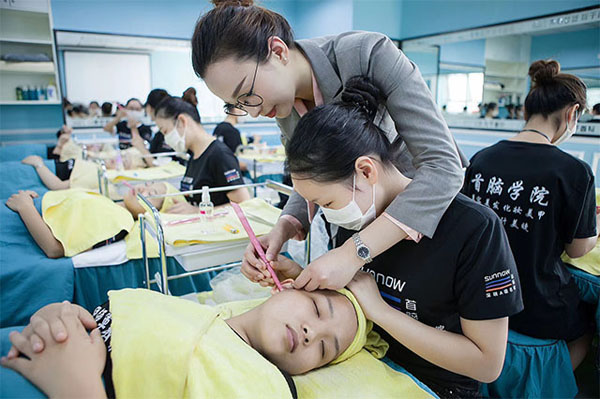 深圳學美容學費多少錢