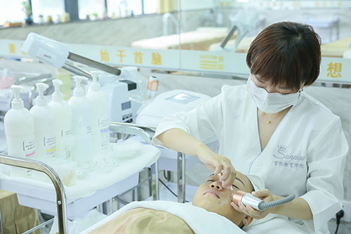哪里有專業美容培訓學校