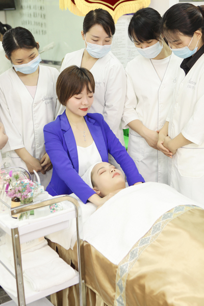 美容培訓(xùn)學(xué)院排名？美容培訓(xùn)學(xué)院哪家好？